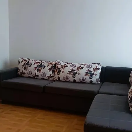 Lira's * Golem (Tirana)